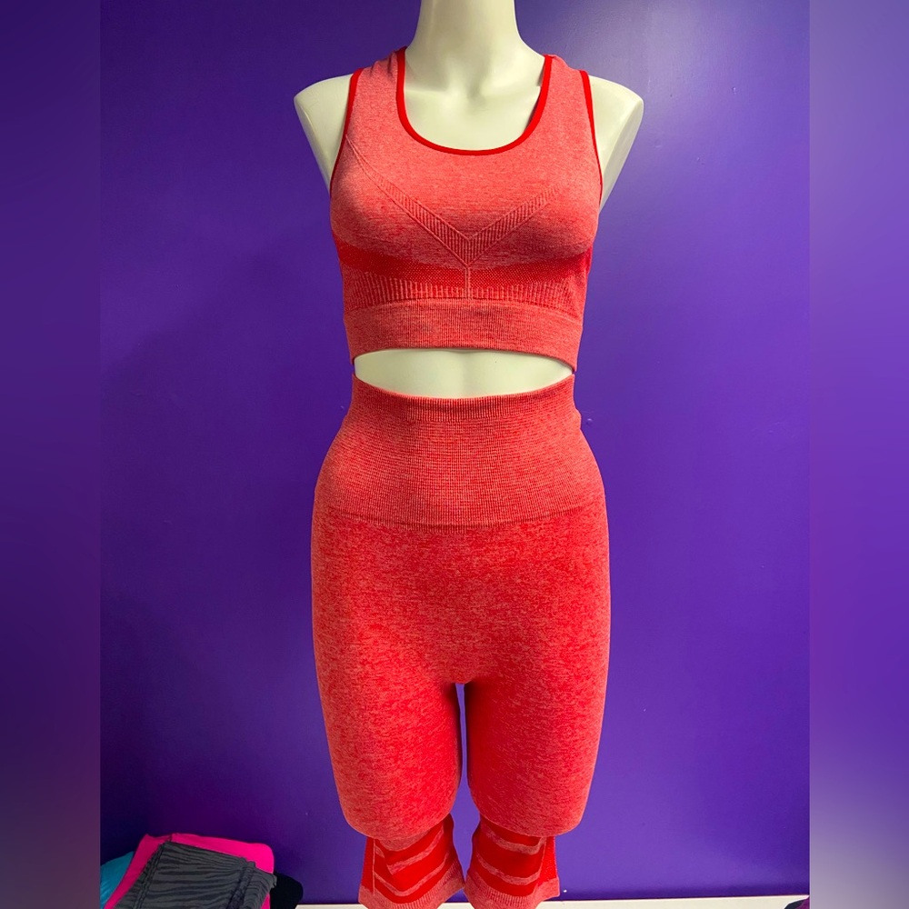 ❤️NWT women 2 piece athletic set by Yuna Fashion
